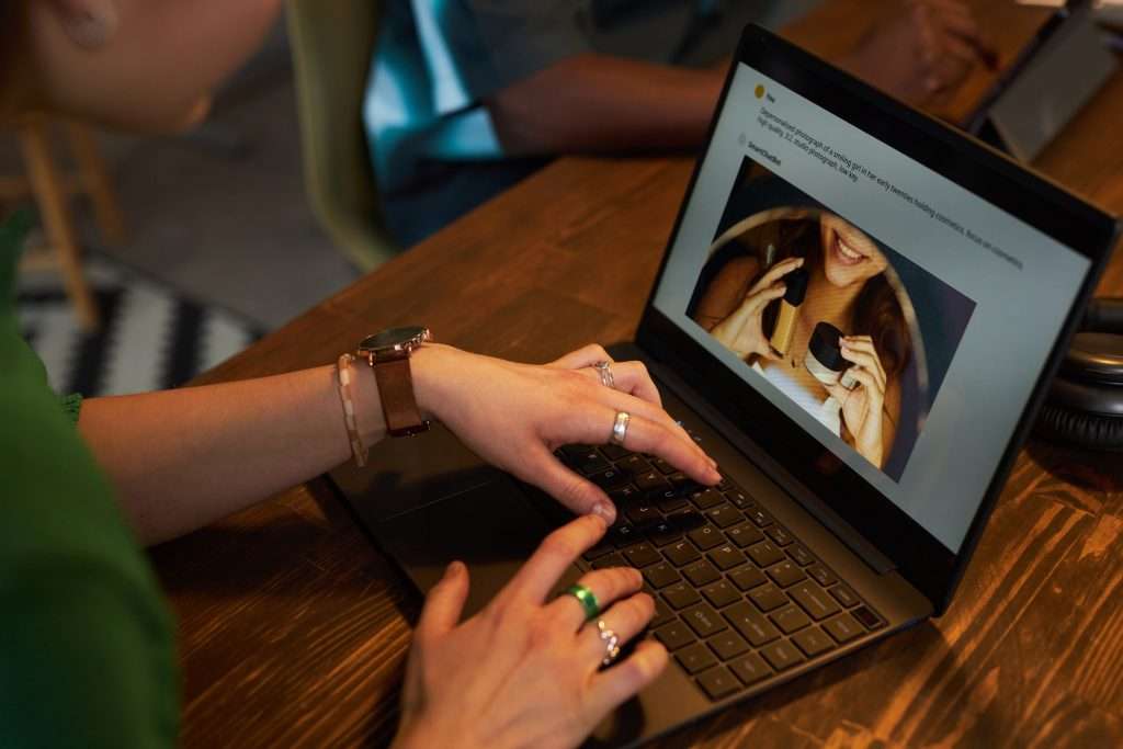 woman generating image with vlm model 2025 04 22 05 54 34 utc